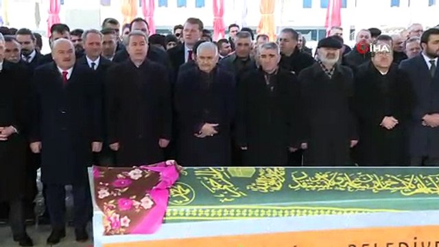 TBMM Başkanı Binali Yıldırım, 3.Ordu Komutanı İsmail Serdar Savaş'ın annesinin cenaze törenine katıldı