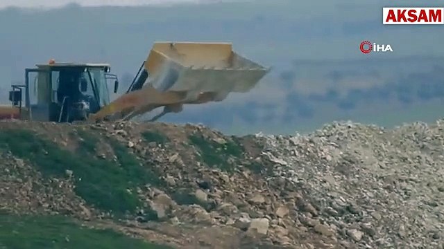 YPG’li teröristler hendek kazarken görüntülendi