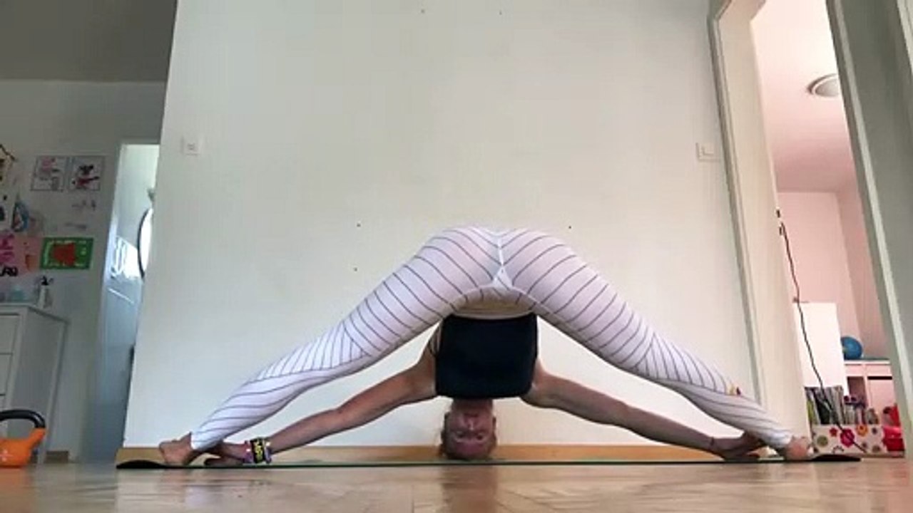 Upavistha Konasana Yoga and Fitness with Rhyanna W(720P_HD)
