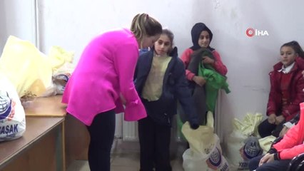 Siverek'te İhtiyaç Sahibi Öğrencilere Giysi Yardımı