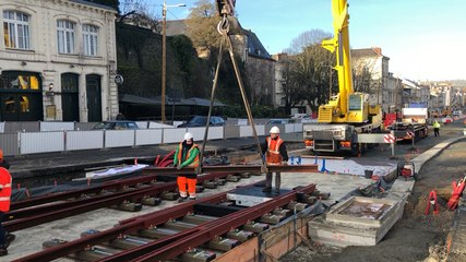Pose de l’aiguillage de la future ligne de tram