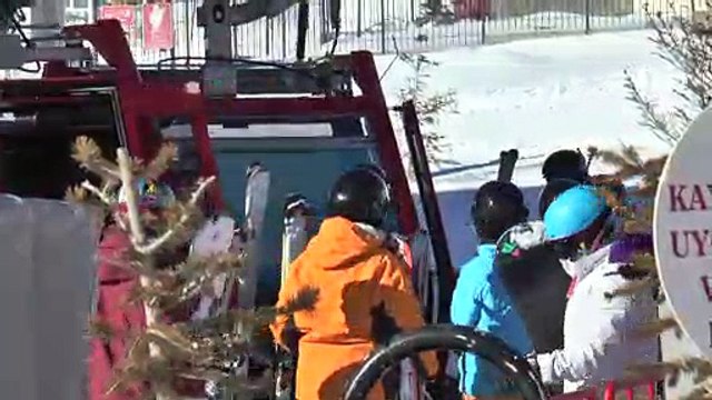 Erciyes'te güneşli havada kayak keyfi - KAYSERİ