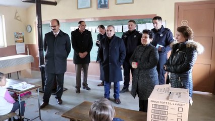 'İlmek İlmek Örülen' atkı ve bereler öğrencilere dağıtıldı - MANİSA