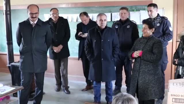 İlmek İlmek Örülen Atkı ve Bereler Öğrencilere Dağıtıldı