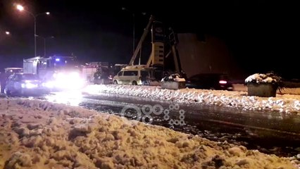 Ora News – Shkodër, dëbora shemb strehën e një karburanti, një i vdekur