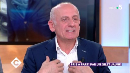 Jean-Michel Aphatie pris à partie par un Gilet Jaune - C à Vous - 10/01/2019