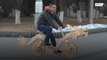 Bike dragão feita de 22 mil palitos de picolé
