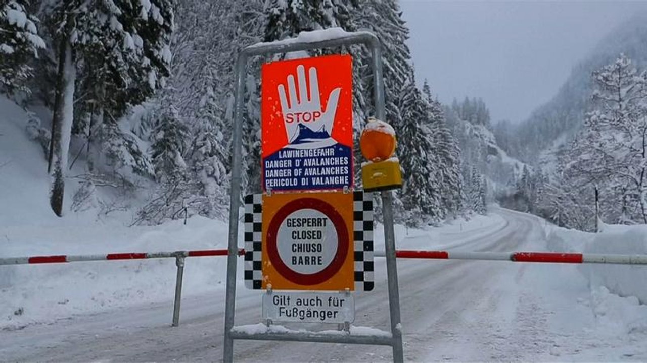 Lawinenabgänge: 16-jähriger stirbt, Schüler kommen glimpflich davon