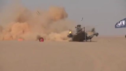 Deux buggies se percutent sur la ligne d'arrivée lors d'une course