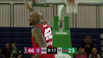 Dallas Lauderdale throws down the alley-oop!