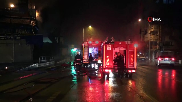 Tarihi Arap Şükrü sokağında bulunan balıkçı alevlere teslim oldu