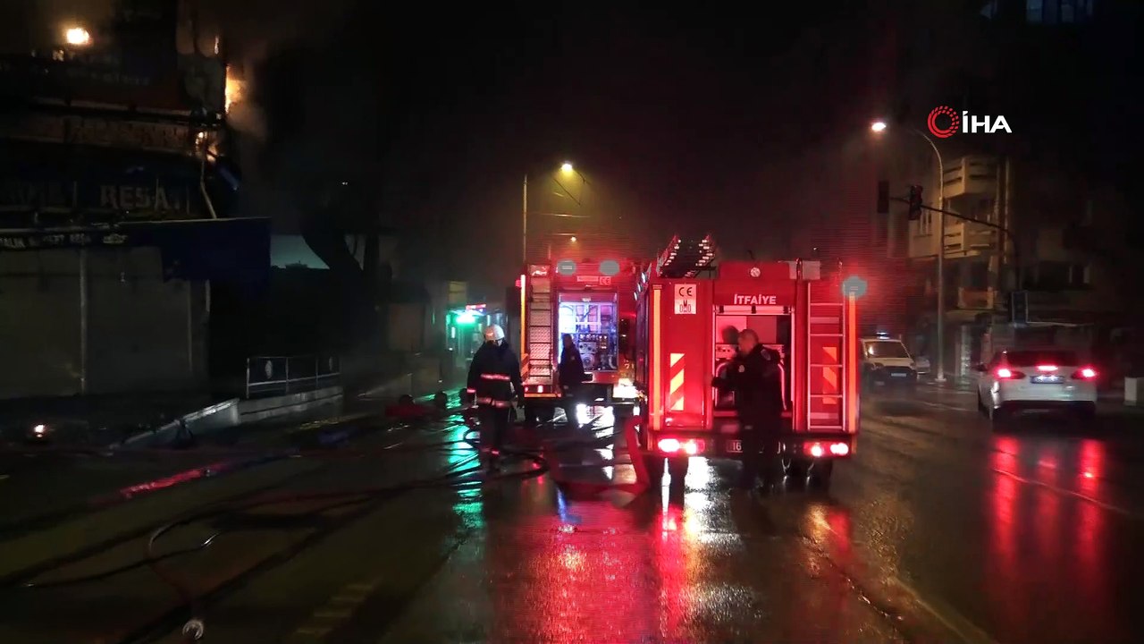 Tarihi Arap Şükrü sokağında bulunan balıkçı alevlere teslim oldu