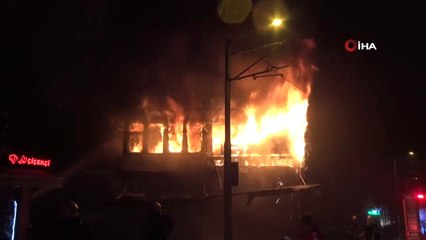 Tarihi Arap Şükrü Sokağında Bulunan Balıkçı Alevlere Teslim Oldu