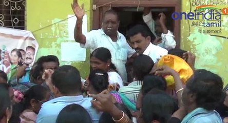 Скачать видео: ஓட்டுரிமை உள்ளவர்களுக்கு பொங்கல் பரிசு தொகை- சேலத்தில் மக்கள் கோரிக்கை- வீடியோ