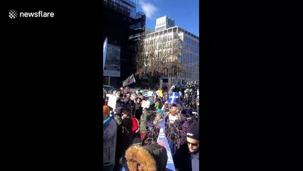 Protesters march to White House to demand an end to government shutdown