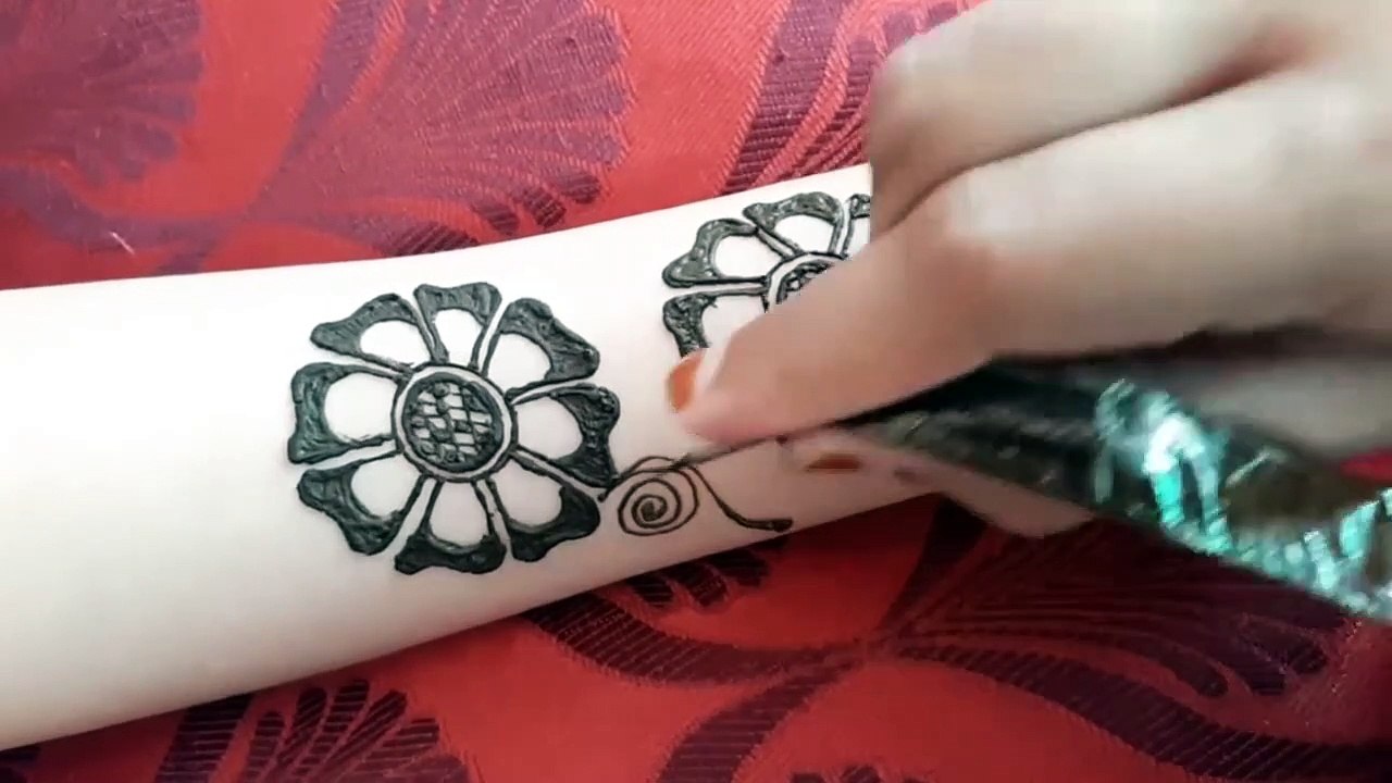 Latest Floral Arabic Mehndi Design For Front Hands Mehndi