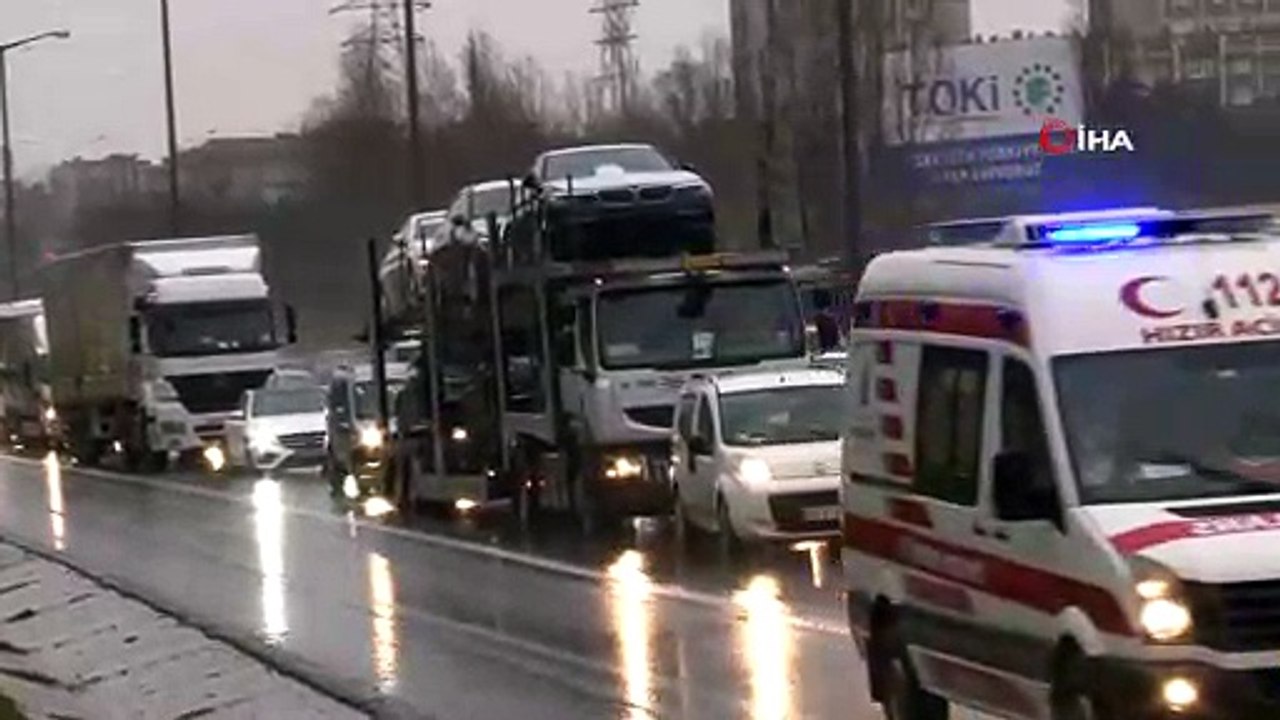 TEM’de 5 aracın karıştığı zincirleme kaza sonrasında trafik durma noktasına geldi