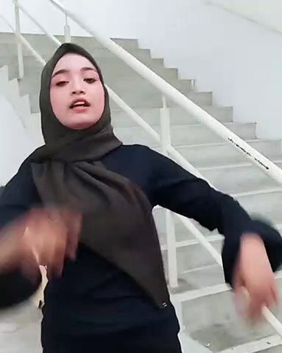 viral beautiful woman song with melodious voice