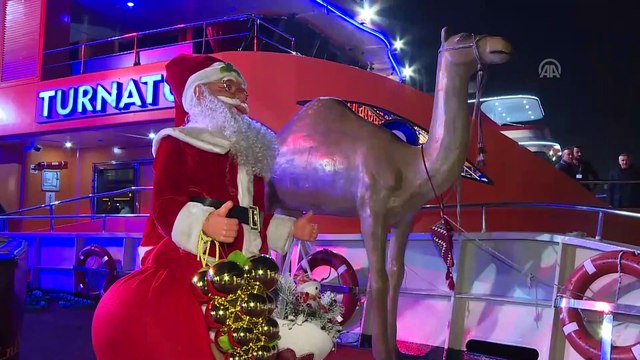 İstanbul Boğazı'nda Arap turistlere özel tekne gezisi - İSTANBUL