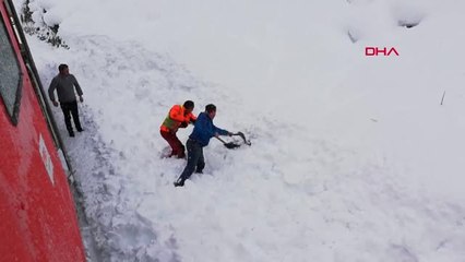 Dha Dış - Kar Altında Mahsur Kalan Keçiyi Tren Yolu İşçileri Kurtardı