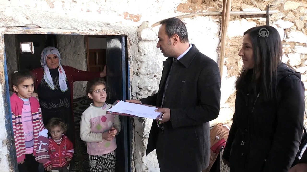Karlı yolları aşarak kız çocuklarını eğitime kazandırıyorlar - BİTLİS