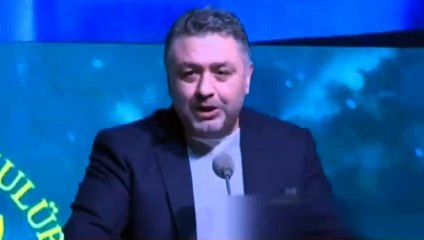 Mustafa Uslu Burak Özçivit'e verilen ödülü eleştirdi