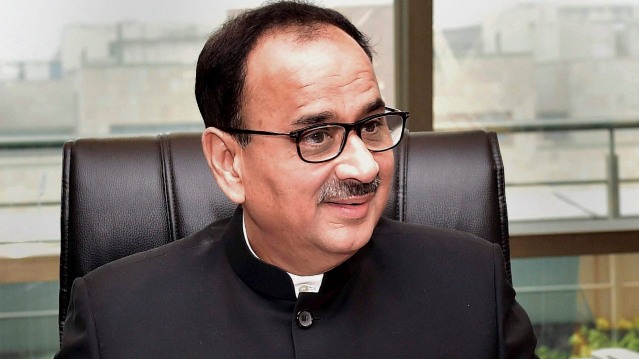 Alok Verma को CBI Director से DG बनाने पर Social Media के निशाने पर Modi Govt | वनइंडिया हिंदी