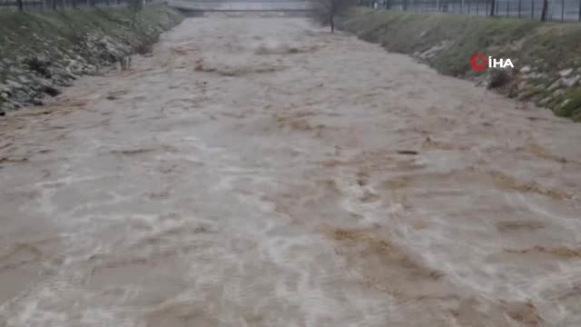 Okulun Bodrum Katını Su Bastı, Irlamaz Çayı Taşma Noktasına Geldi