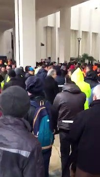 İzenerji işçilerine polis saldırısı: İzmir'de belediye işçileri iş bıraktı