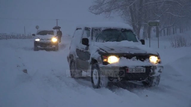 Reshjet e dëborës, mbeten të bllokuara disa fshatra - Top Channel Albania - News - Lajme