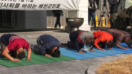'가이드 폭행' 군의원 조사...예천 군민 '사죄 108배' / YTN