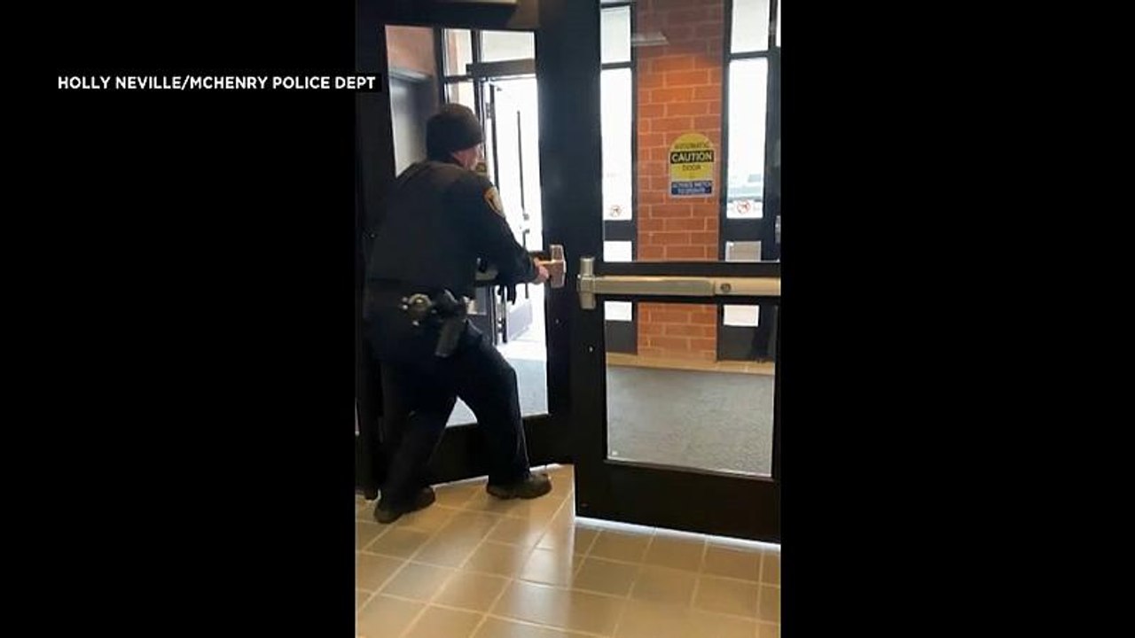 شاهد: سنجاب يثير هلع الشرطة في مخفر بولاية إيلينوي