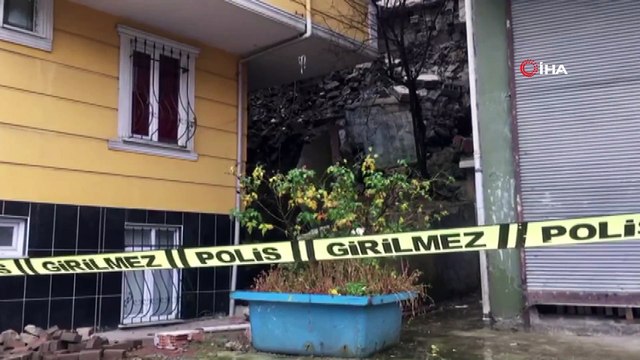 Kağıthane'de istinat duvarı çöktü. Çökme nedeniyle ölen yada yaralanan olmazken bitişikteki 2 bina boşaltıldı.