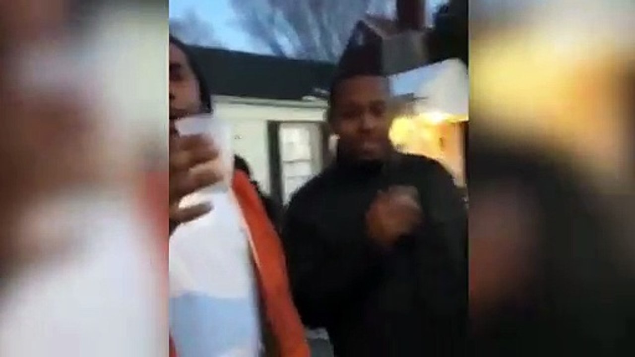 Papá se vuelve loco con este fuego artificial que revela si tendrá niño o niña