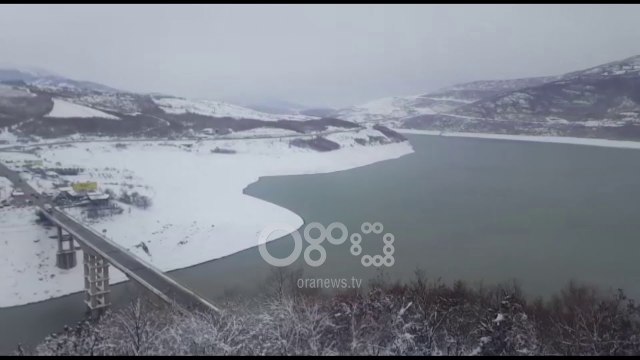 Ora News - Bukuria që vret , pamjet spektakolare që ofron bora në Kukës