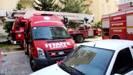 Yangından kurtarılan çocuğuna gözyaşları içinde sarıldı - ADANA