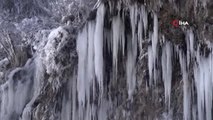 Eksi 18 Derecede Buz Tutan Girlevik Şelalesinde 2 Metre Boyunda Buz Sarkıtları Oluştu