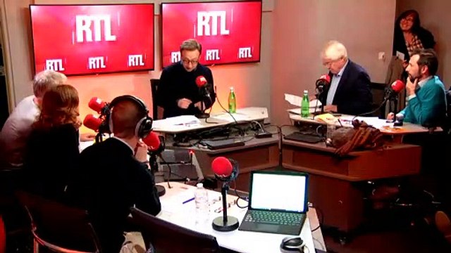 Sur RTL, Didier Deschamps lance un défi surprenant à Stéphane Bern: assister à France-Islande torse nu ! Découvrez la réponse de l'animateur