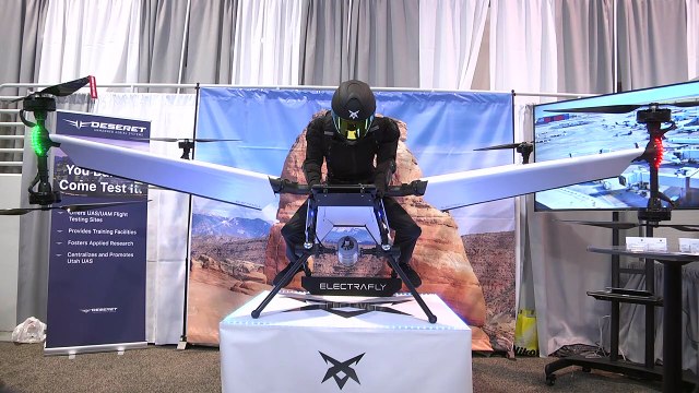 Autos voladores y juguetes para adultos en la CES de Las Vegas