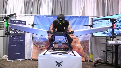Autos voladores y juguetes para adultos en la CES de Las Vegas