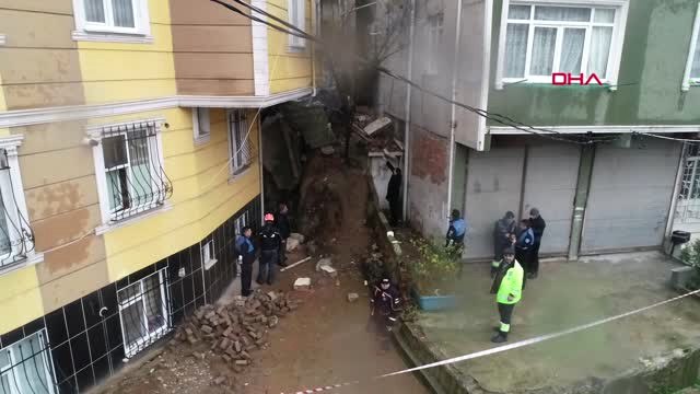 Kağıthane'de Bir Binanın İstinat Duvarında Çökme