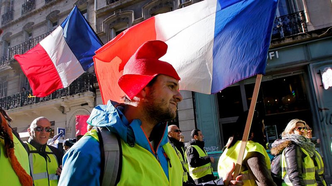 "Gilets jaunes" : violence redoutée à Paris, inquiétude à Bourges