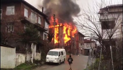 Tarihi konak yandı - DÜZCE