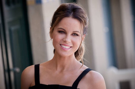 Kate Beckinsale Responds to Fan About Pete Davidson Rumors