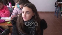 Ora News –Panorama nga Berati/ Nxënësit në mësim me xhupa, kapuçë e doreza