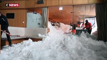 Suisse : un hôtel enseveli sous la neige