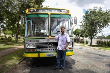 Curitibano compra e restaura ônibus de 1979 para realizar sonho de infância