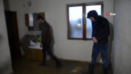 Evleri ve Damları Sular Altında Kaldı