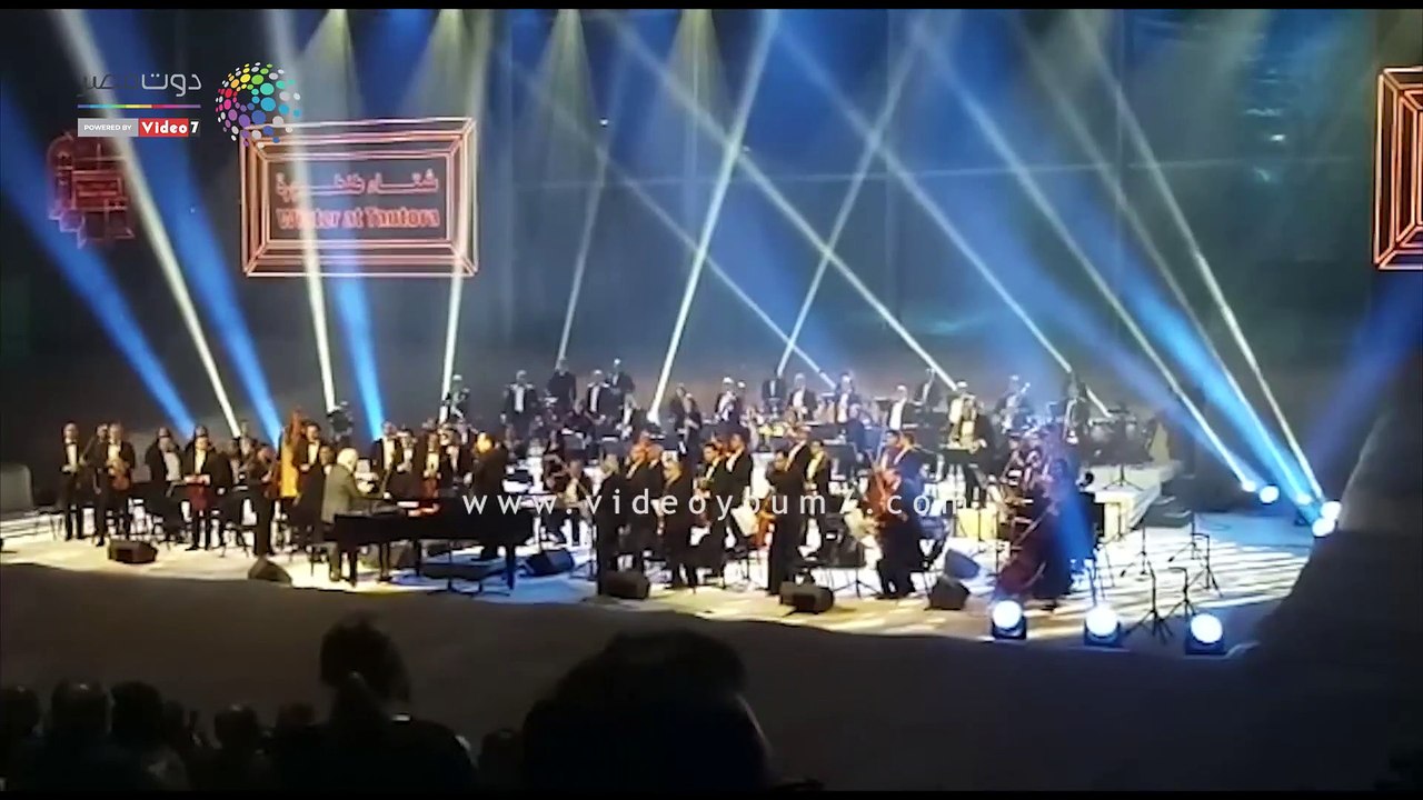 عمر خيرت يُشعل أولى حفلاته بالسعودية بـ" خلي بالك من عقلك"