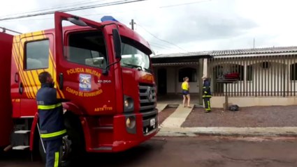 Moradores controlam princípio de incêndio em residência